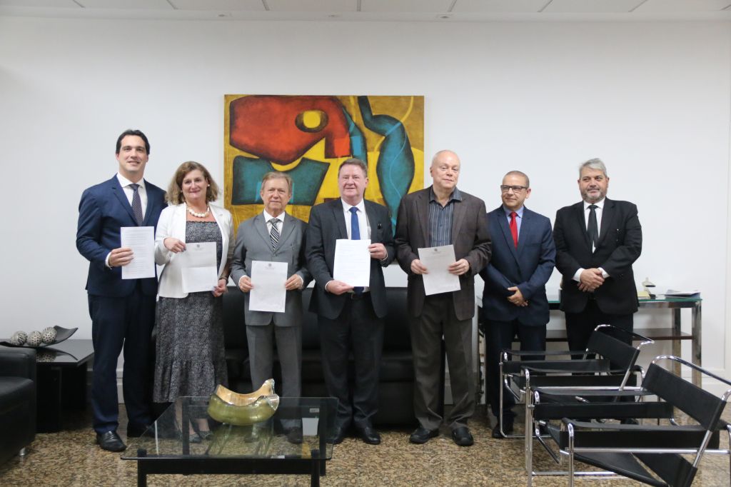 Um conv&ecirc;nio foi assinado para atuarem conjuntamente na digitaliza&ccedil;&atilde;o de processos f&iacute;sicos