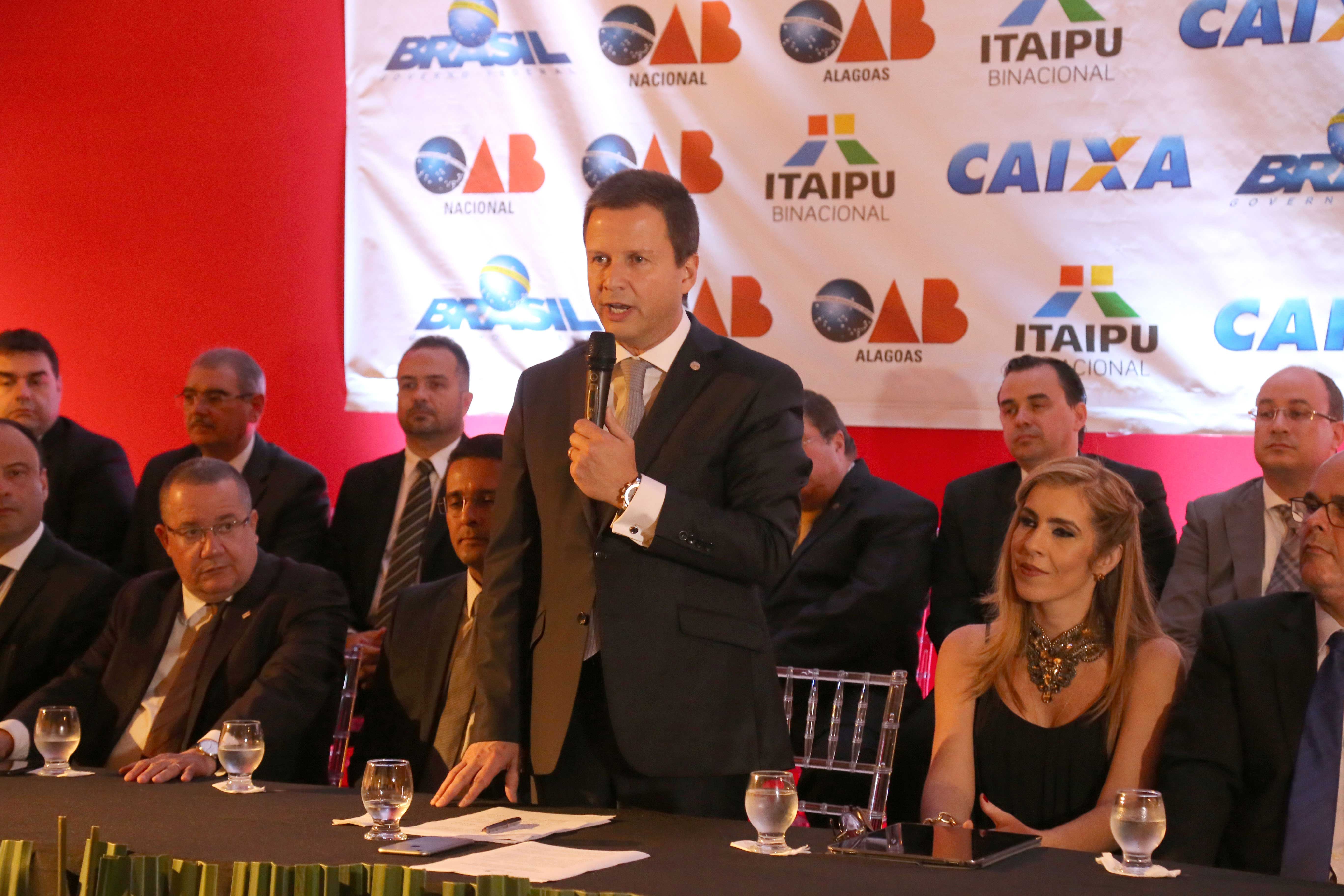 Homero Mafra acompanha discurso do presidente do Conselho Federal da OAB, Claudio Lamachia. Foto: Eugenio Noaves. CFOAB.