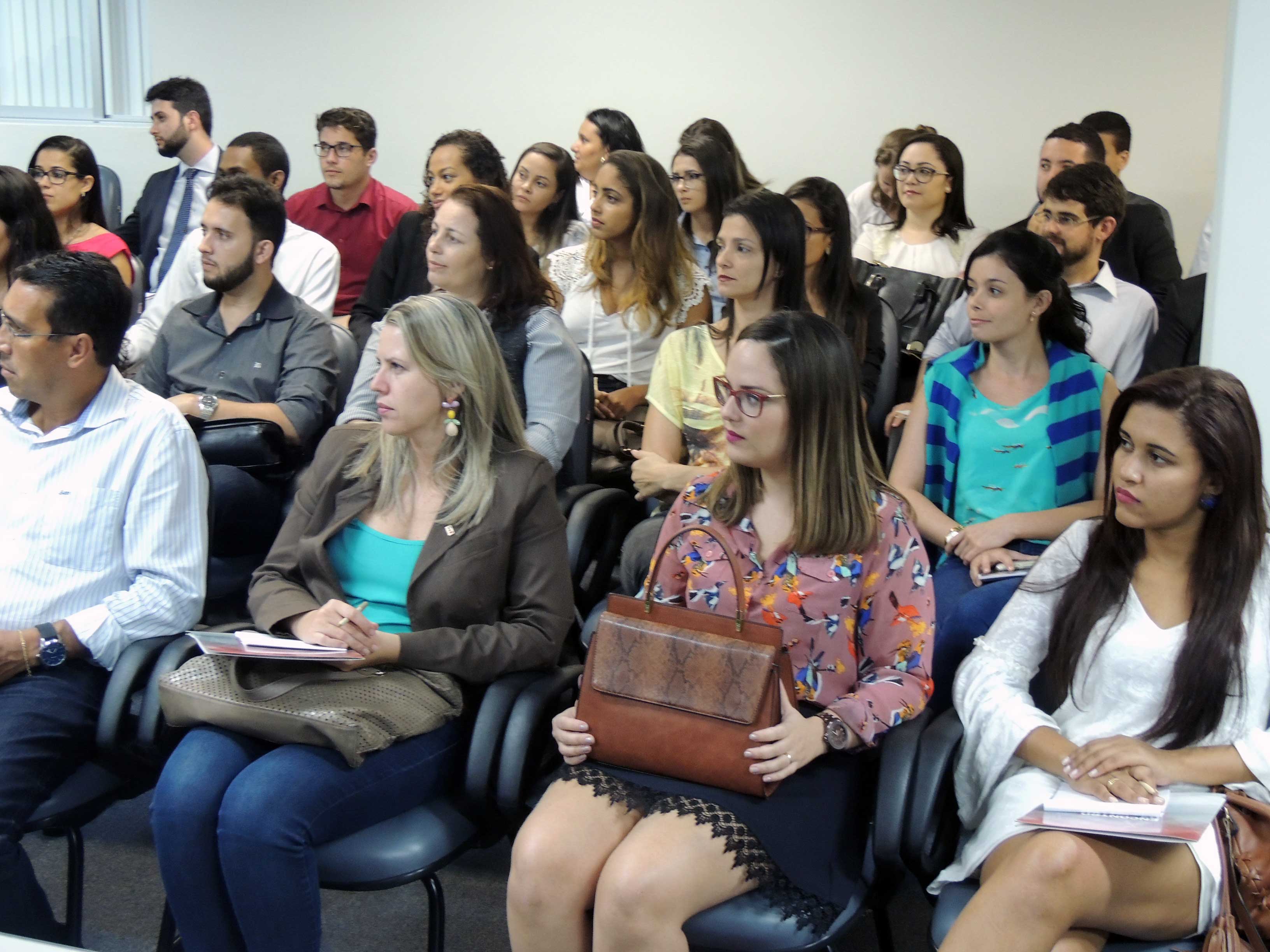 Advogados acompanham palestras. Foto: Divulga&ccedil;&atilde;o.