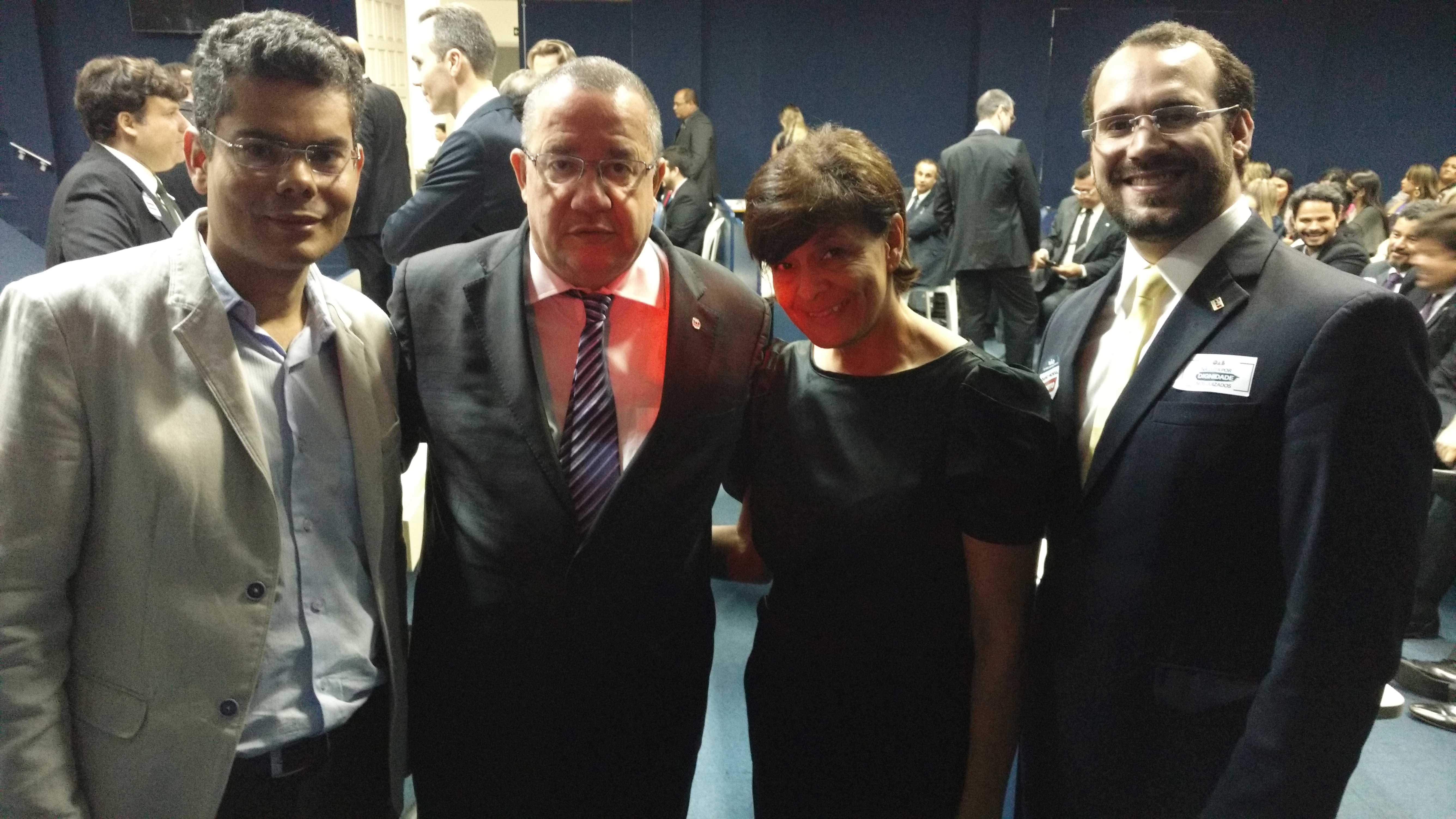 Homero Mafra e Orlindo Borges com representantes da Comunidade. Foto; Divulga&ccedil;&atilde;o.