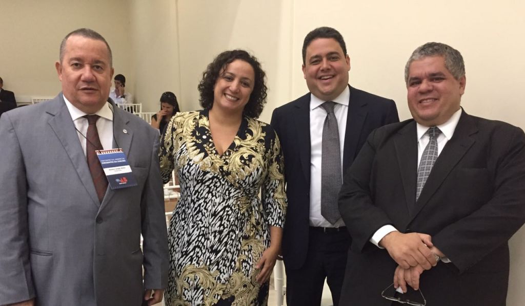 Presidente da OAB-ES, Homero Mafra com a secret&aacute;ria-geral adjunta, Erica Neves e os presidentes das Seccionais de Rio de Janeiro, Felipe Santa Cruz, e Minas Gerais, Ant&ocirc;nio Fabr&iacute;cio de Matos Gon&ccedil;alves. Foto: Divulga&ccedil;&atilde;o. 