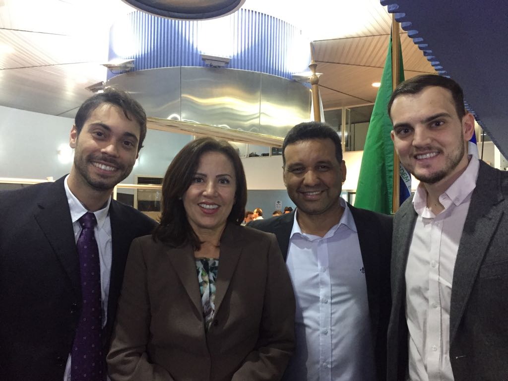 Simone Silveira com a diretoria da Associa&ccedil;&atilde;o. Foto: Divulga&ccedil;&atilde;o.