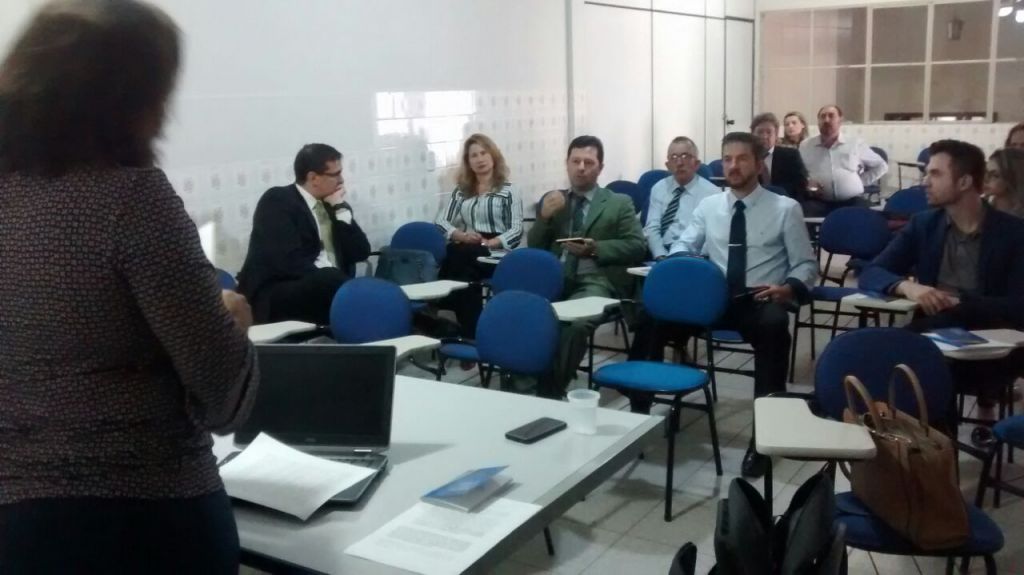 Advogados acompanham palestra em Santa Teresa. Foto: Divulga&ccedil;&atilde;o.