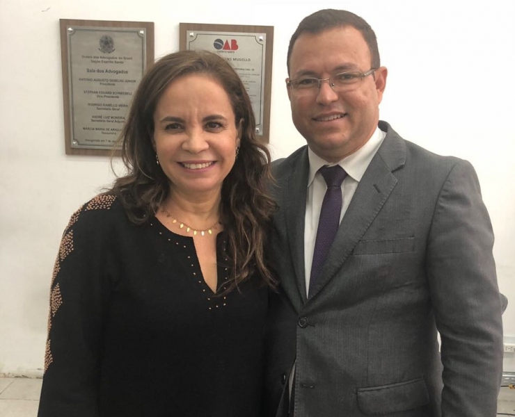 O presidente eleito da Aesat, Edimário Araújo da Cunha, ao lado da atual presidente, Maria Madalena Selvatici Baltazar