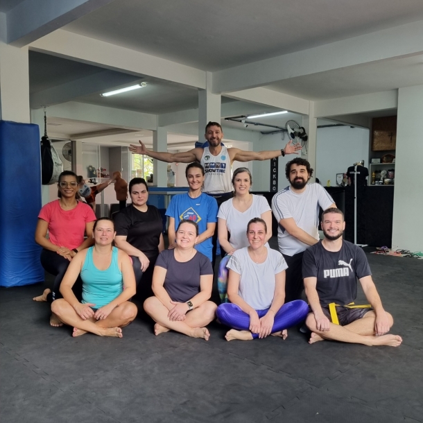 Advogados e advogadas iniciam as aulas de kickboxing oferecidas pela OAB-ES