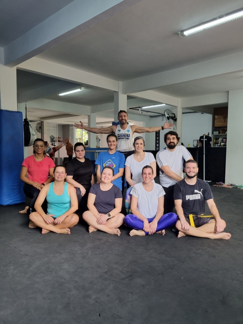 Advogados e advogadas iniciam as aulas de kickboxing oferecidas pela OAB-ES