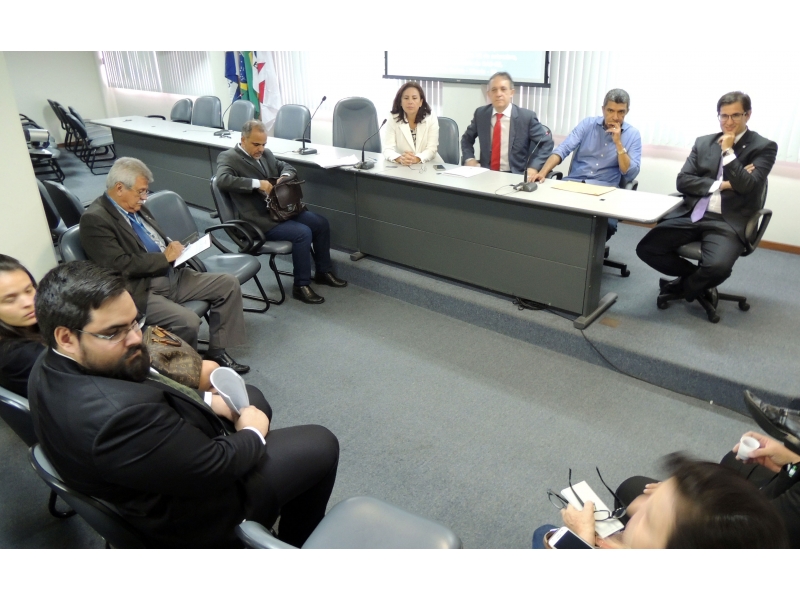 Comitê pela duplicação da BR 101 em reunião. Foto: Divulgação.