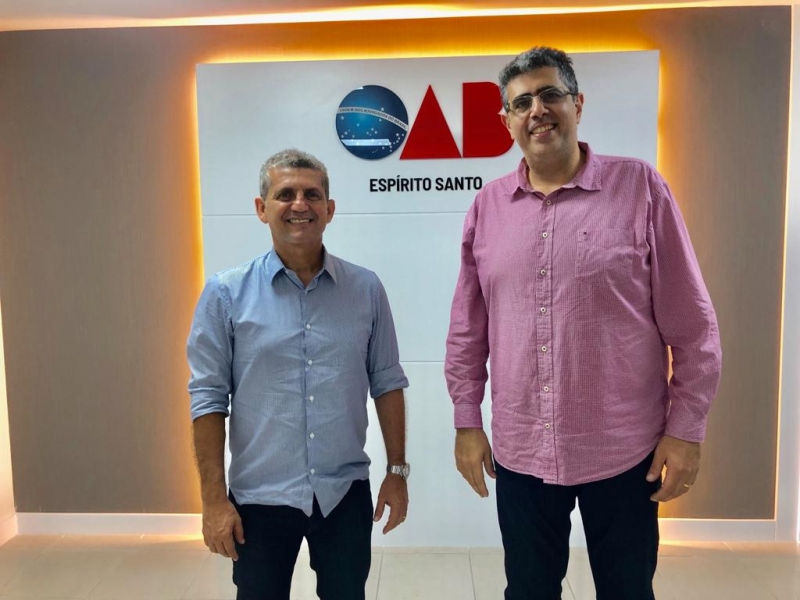 O presidente da OAB-PB, Paulo Maia, visita a sede da OAB-ES ao lado do presidente Rizk