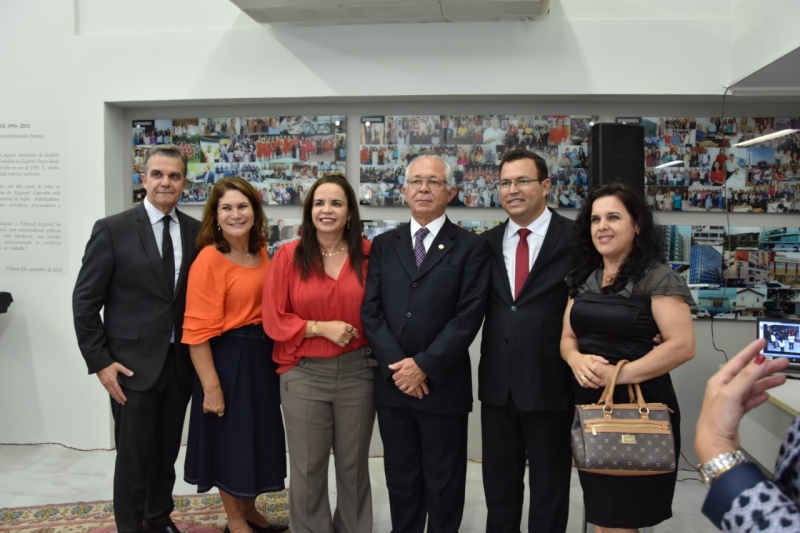 A solenidade de encerramento das atividades forenses do ano de 2018 contou com juízes, estagiários, servidores, parceiros e da Conselheira Seccional, Maria Helena Reinoso Rezende, representando a OAB-ES.