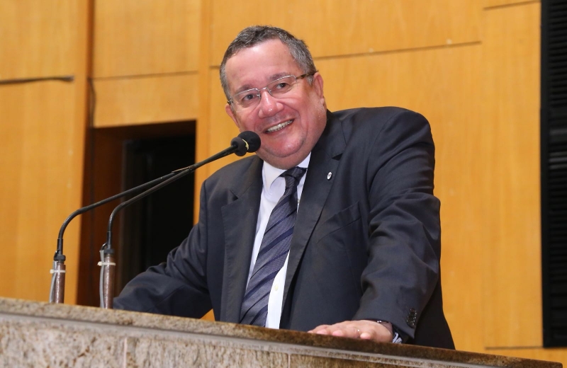 O presidente da OAB-ES, Homero Mafra, agradeceu em nome da advocacia a homenagem prestada pela Assembleia Legislativa.
Foto: Tati Beling