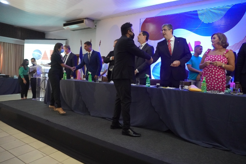 A entrega de Carteiras para a turma de 118 bacharéis em Direito foi realizada no Alice Vitória Hotel