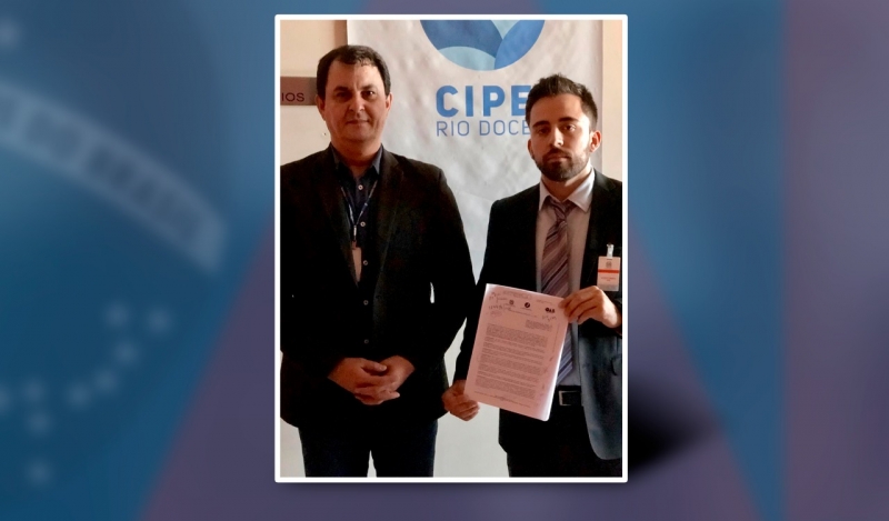 O coordenador administrativo Comissão Interestadual Parlamentar de Estudos para o Desenvolvimento Sustentável da Bacia do Rio Doce (Cipe Rio Doce), Hernandes Bermudes, e o presidente da Comissão de Meio Ambiente da OAB-ES, Pedro Domingos: parceria