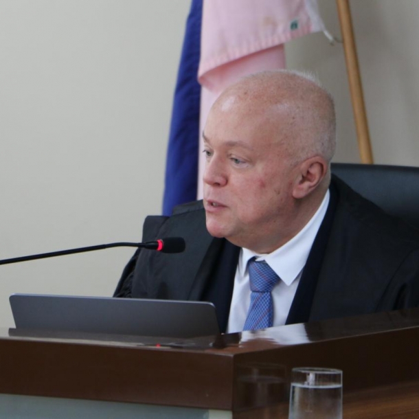 Presidente da Primeira Câmara Criminal do TJES inaugura sessão em sala adequada a Lei nº 14.508/2022