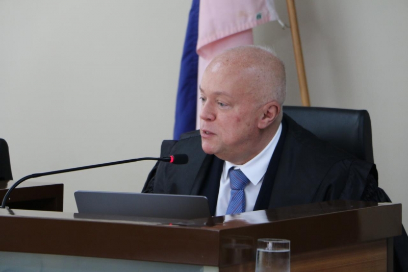 Presidente da Primeira Câmara Criminal do TJES inaugura sessão em sala adequada a Lei nº 14.508/2022