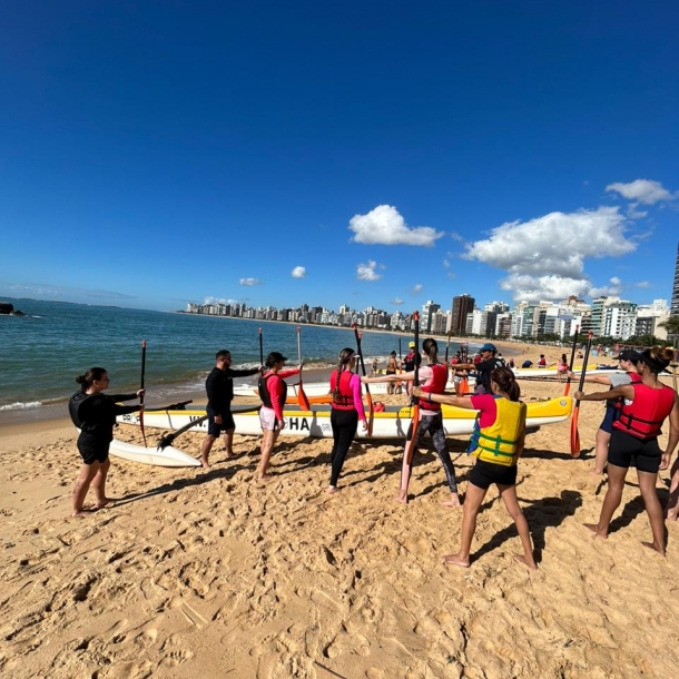 Canoa Havaiana: aulas gratuitas oferecidas pela OAB-ES atraem advogadas e advogados