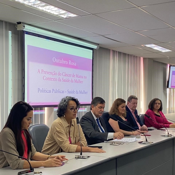 Outubro Rosa começa com um ciclo de palestras no auditório da OAB-ES 