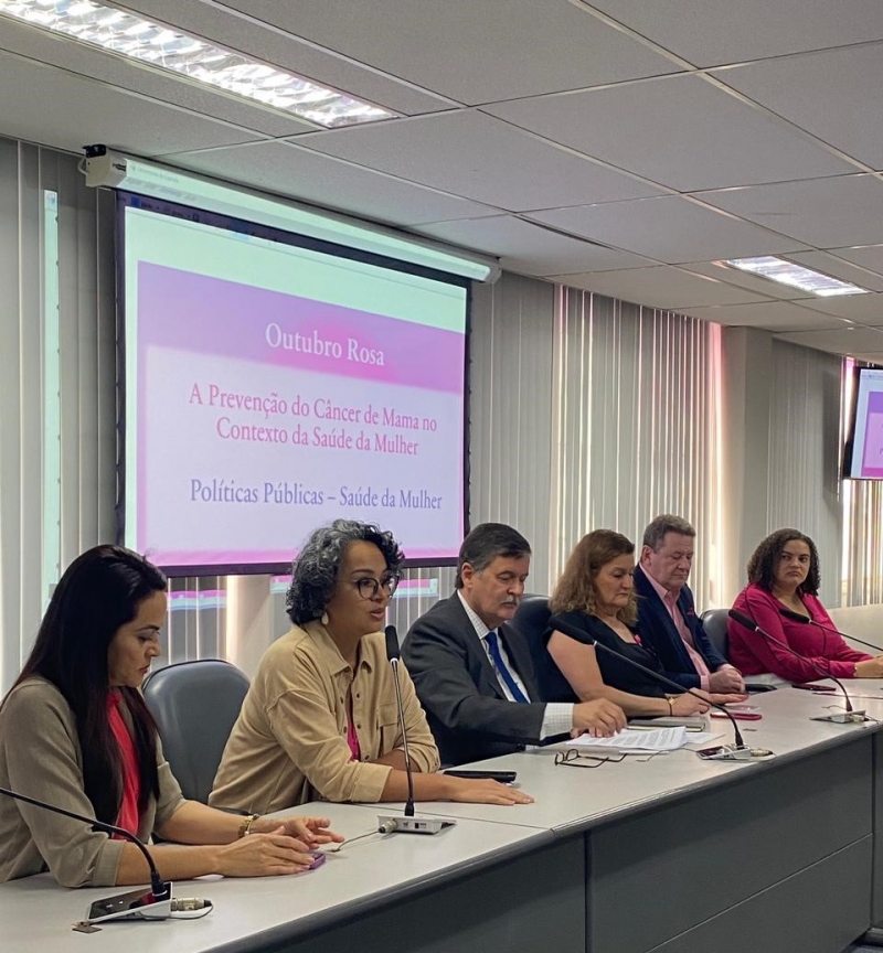 Outubro Rosa começa com um ciclo de palestras no auditório da OAB-ES 