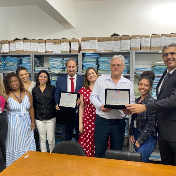 Presidente da OAB-ES homenageia 7ª Vara Cível de Vitória pelo 1º lugar na pesquisa de satisfação realizada entre a advocacia