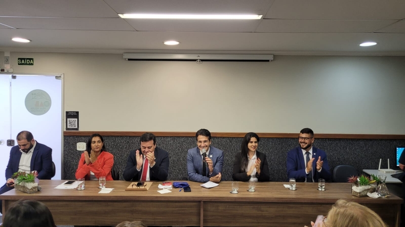 Secretária-geral adjunta da OAB-ES, Silvia Lameira Hansen, é paraninfa em entrega de carteiras em Vila Velha