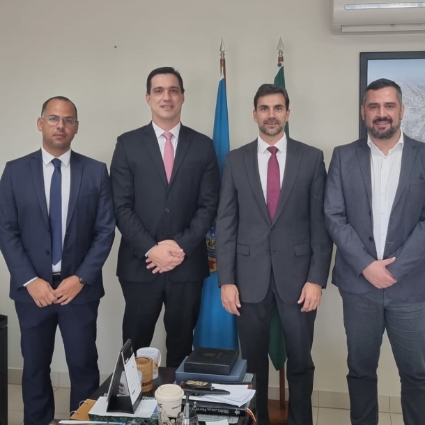 OAB-ES se reúne com a Polícia Federal para discutir sobre caso dos quatro nigerianos encontrados em navio no estado