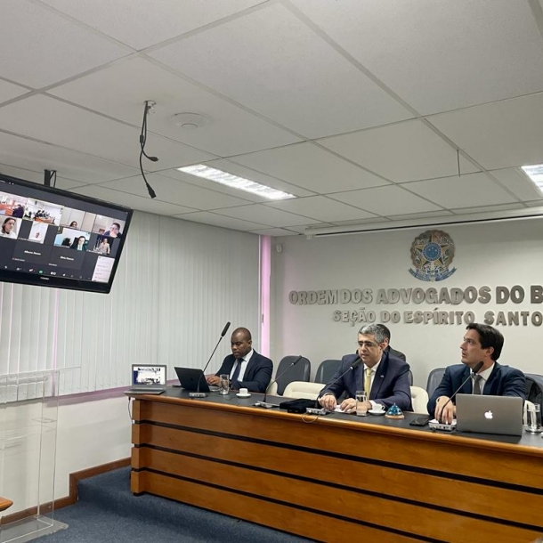 OAB-ES realiza reunião com presidentes de Subseções e entrega a cada um a medalha alusiva aos 90 anos da entidade. 