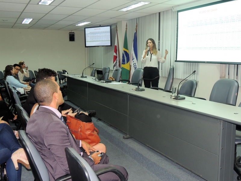 A consultora Elaisa Bagatelli conversou sobre organização do fluxo de caixa com a jovem advocacia