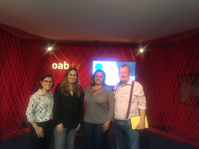 Na foto, a palestrante Dulce Maria com Erica Neves, Jonatan Schmidt e a Barbara Secatto, na TV OAB.