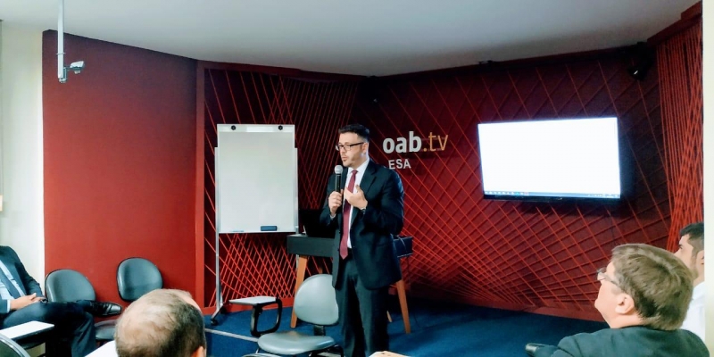 Professor Bruno Silveira de Oliveira. Na foto abaixo, professor Claudio Madureira.