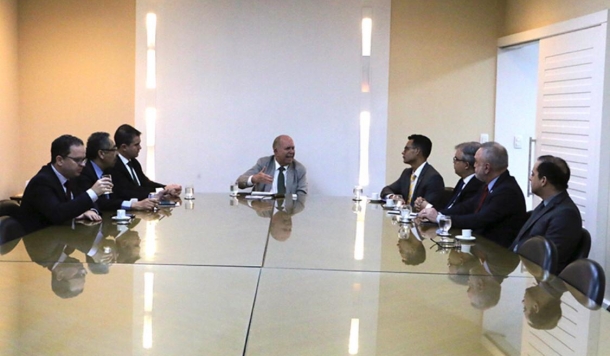 Presidente do TJES recebe visita de representantes da OAB-ES