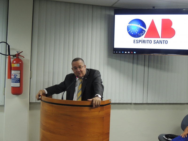 Presidente da OAB-ES em discurso aos recém-inscritos na Ordem. Foto: Divulgação.